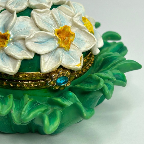 Small Floral Jewel Box w/Hinged Lid - Picture 5 of 6